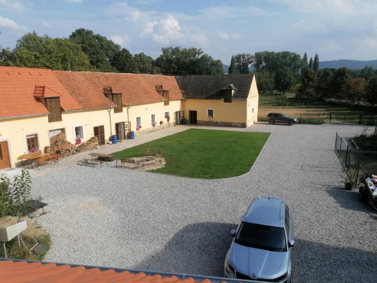 Apartmány Statek Bezdědice Hostomice Exterior foto